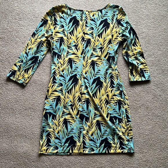 Patterned three quarter length sleeve dress with leaves - Picture 2 of 3